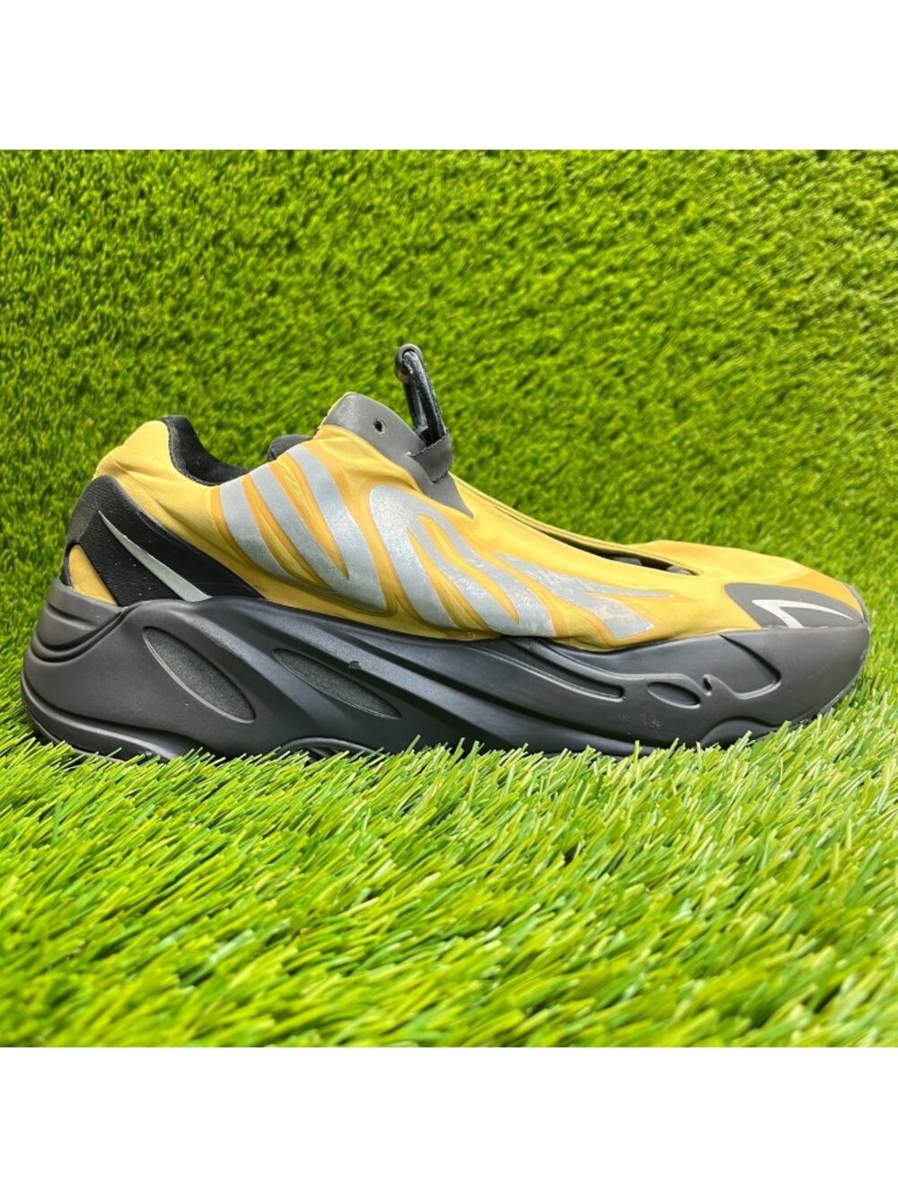 Adidas Yeezy Boost 700 MNVN Mens Size 8.5 Yellow Black Running Shoes Sneakers‎